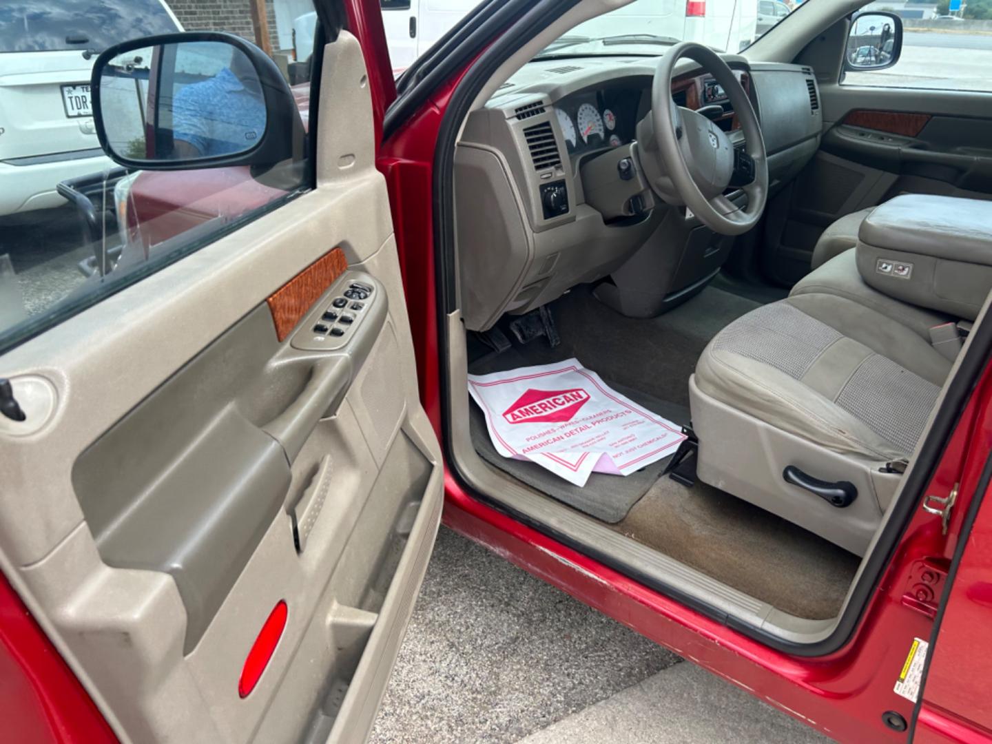 2006 Red /Beige Dodge Ram 1500 (1D7HU18N36S) with an 4.7L V8 F OHV engine, Automatic transmission, located at 1687 Business 35 S, New Braunfels, TX, 78130, (830) 625-7159, 29.655487, -98.051491 - Photo#7